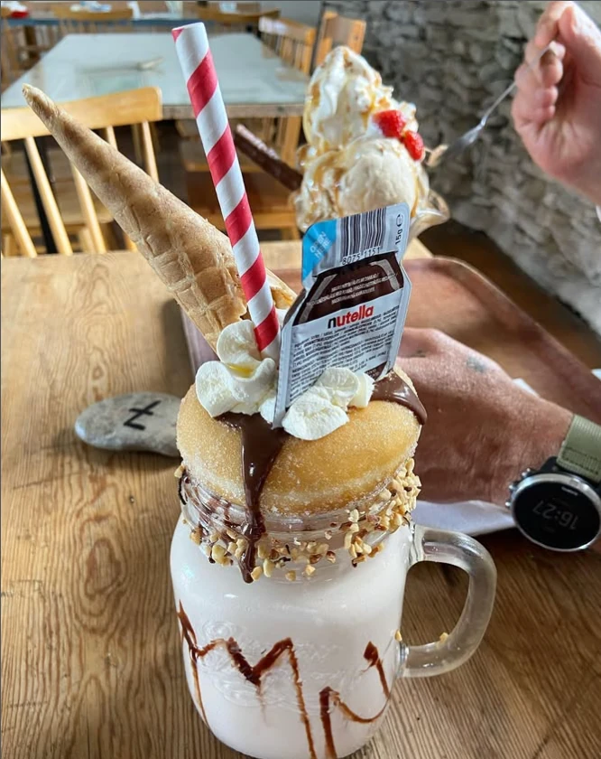 Milkshake med Nutella, våffelstrut och donut